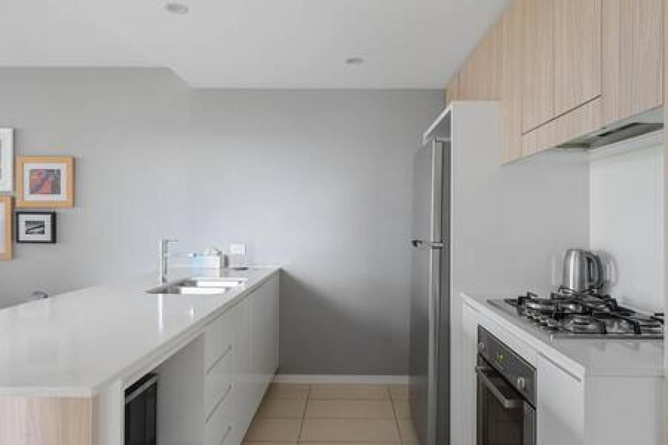 54Q Abnb-Style Apt Opposite Lush Park Playground, Portside 2Br Fpkg บริสเบน ภายนอก รูปภาพ