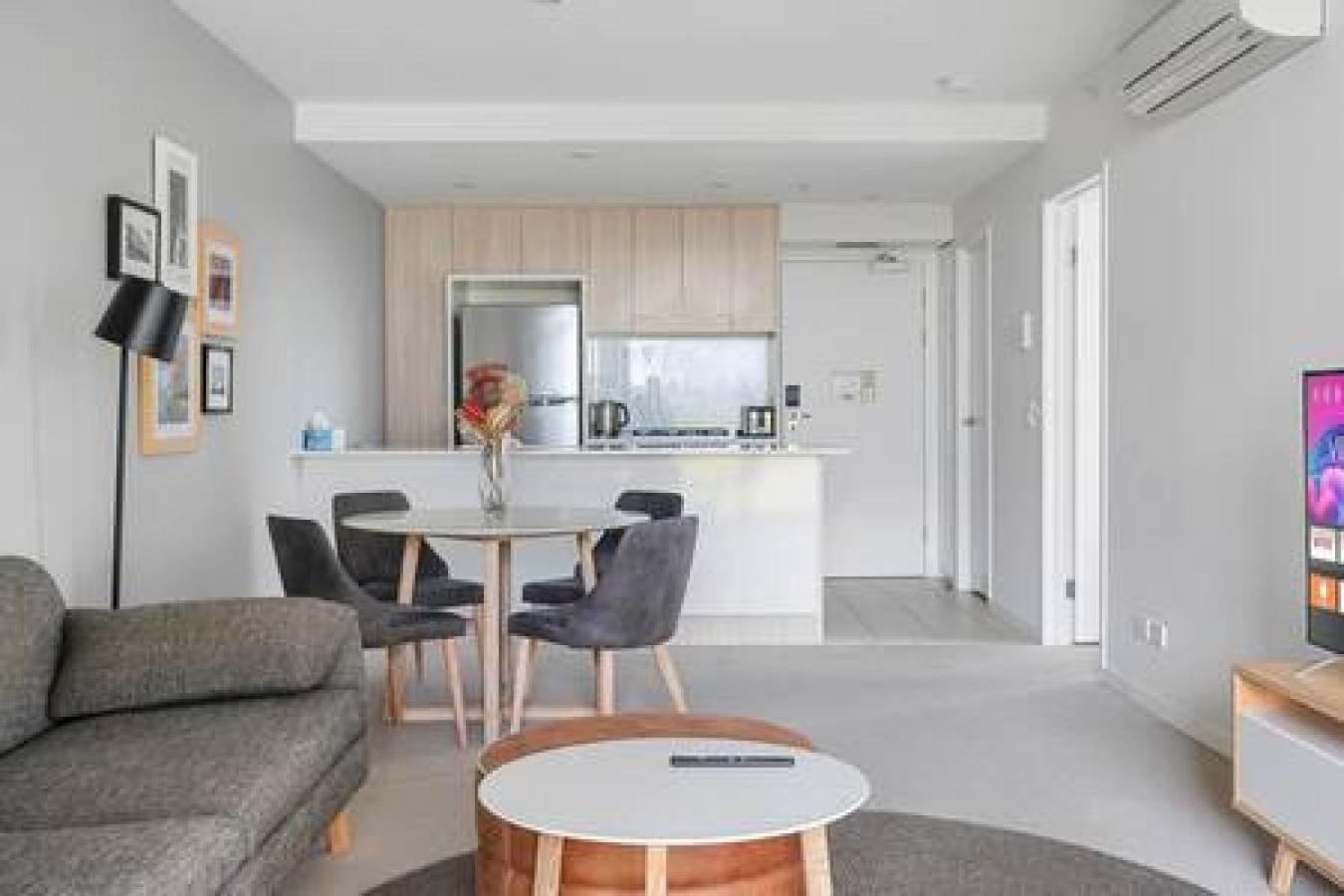 54Q Abnb-Style Apt Opposite Lush Park Playground, Portside 2Br Fpkg บริสเบน ภายนอก รูปภาพ